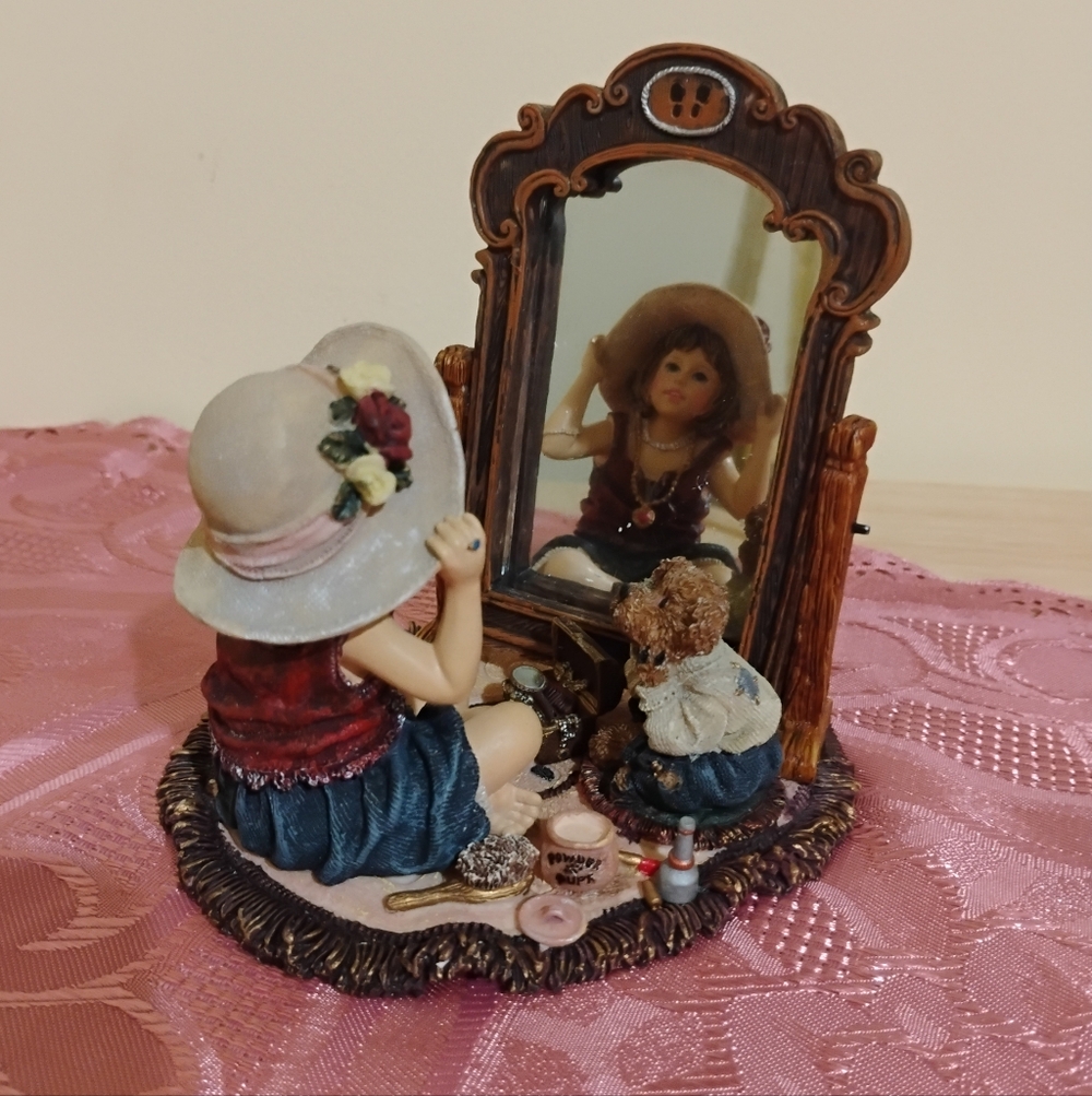 Yesterday's Child 1999 Charming Resin Figurine Pretty As A Picture